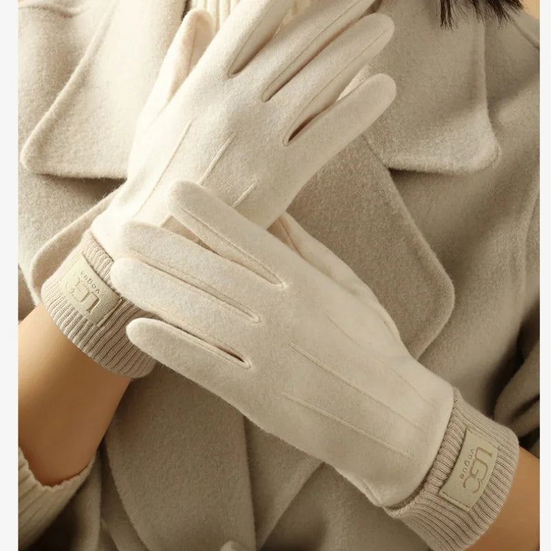 Arctic Elegance Knit Gloves