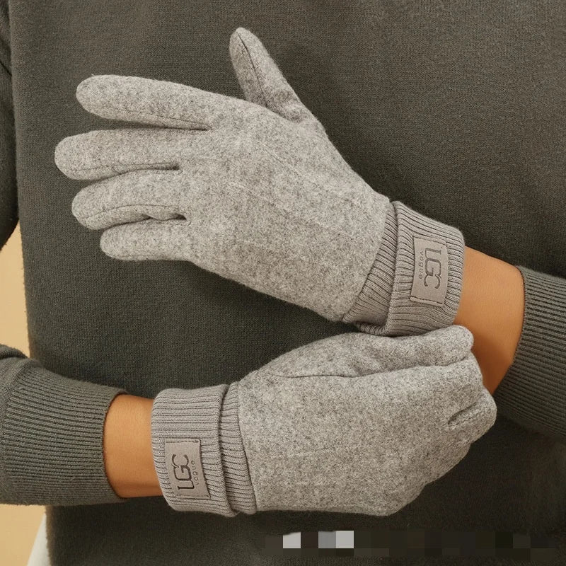 Arctic Elegance Knit Gloves