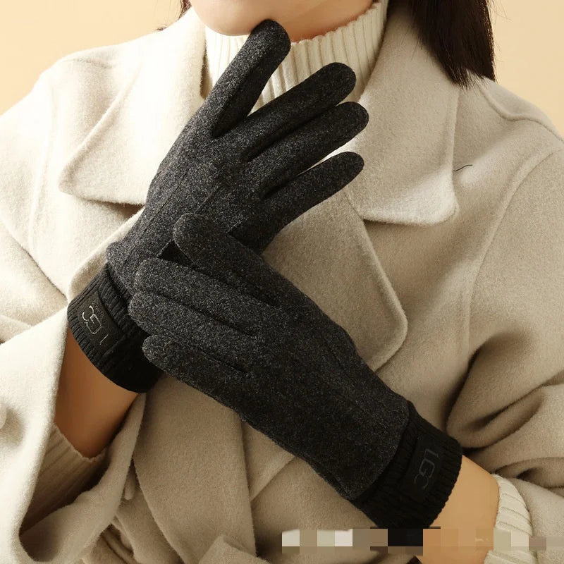 Arctic Elegance Knit Gloves